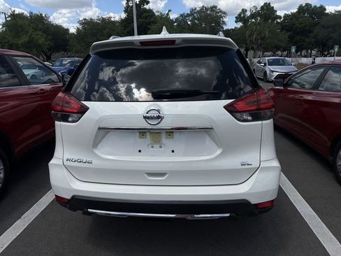 Used 2018 Nissan Rogue SL w/ Premium Package FWD image 4