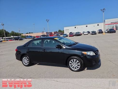 Used 2013 Toyota Corolla LE FWD image 2