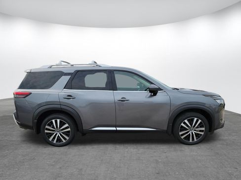 Used 2024 Nissan Pathfinder Platinum w/ Cargo Package FWD image 4
