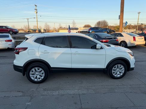 Used 2020 Nissan Rogue Sport S image 4