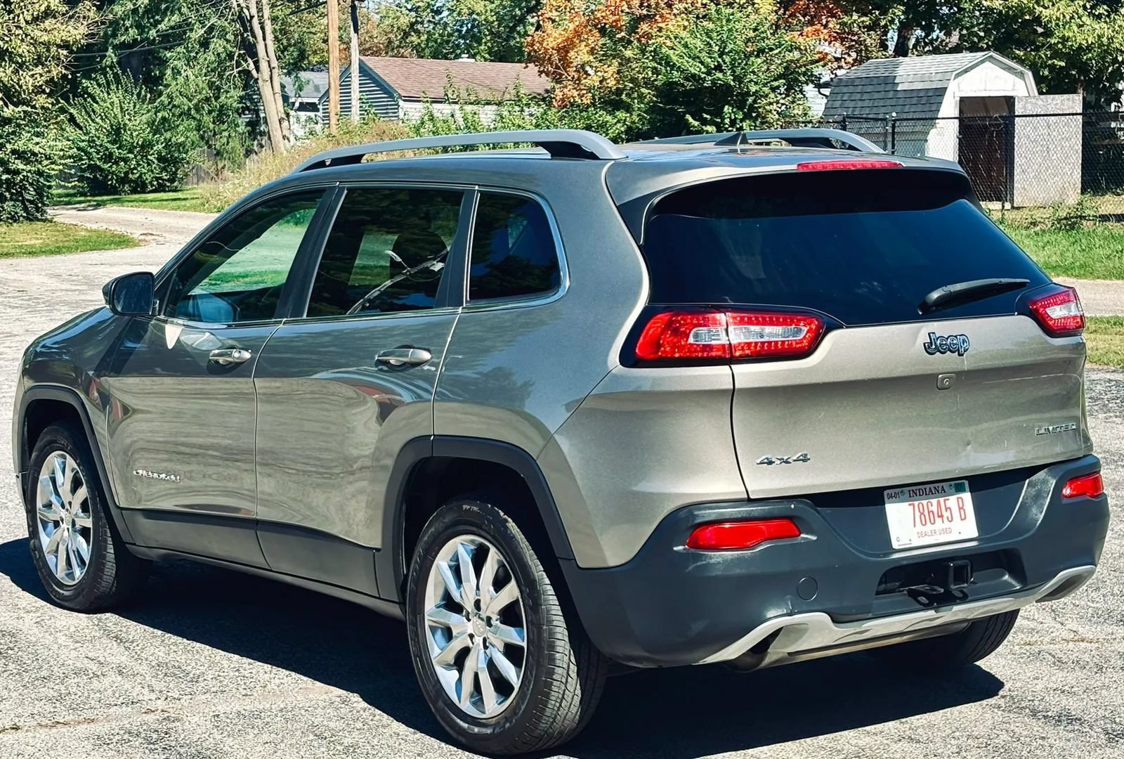 Used 2017 Jeep Cherokee Limited w/ Trailer Tow Group AWD/4WD image 8
