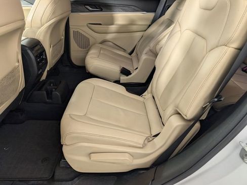 Used 2023 Jeep Grand Cherokee L Limited AWD/4WD image 27