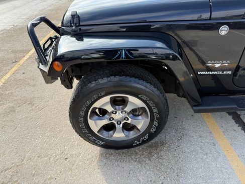 Used 2017 Jeep Wrangler Sahara w/ Connectivity Group image 32