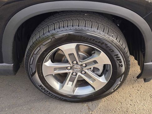 Used 2025 Honda Pilot EX-L image 9