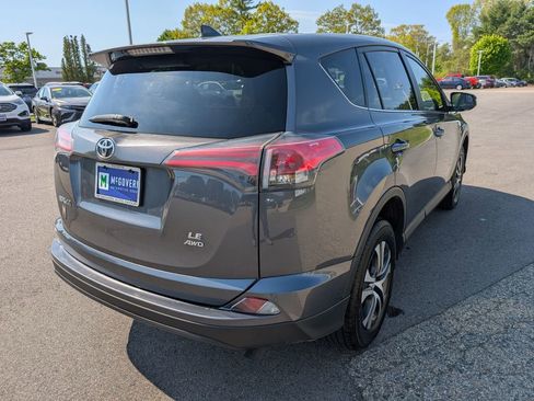 Used 2018 Toyota RAV4 LE AWD/4WD image 5