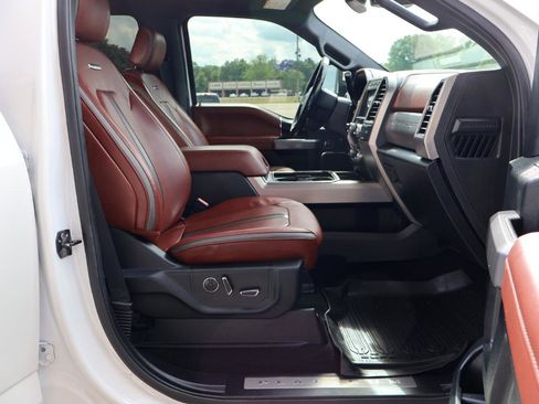 Used 2019 Ford F250 Platinum w/ Platinum Ultimate Package AWD/4WD image 13