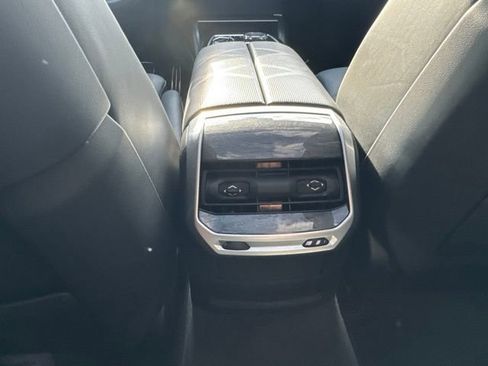 Used 2025 BMW 740i xDrive AWD/4WD image 77