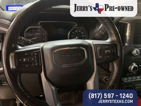 Used 2022 GMC Sierra 2500 Denali w/ Denali Black Diamond Edition AWD/4WD image 8