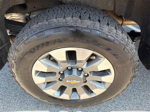 Used 2024 Chevrolet Silverado 2500 Custom w/ Custom Value Package image 17