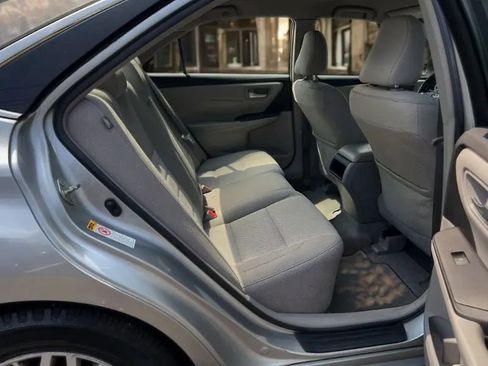 Used 2016 Toyota Camry SE image 9