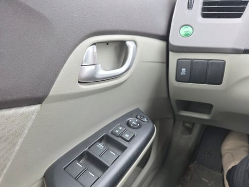 Used 2012 Honda Civic Hybrid Sedan image 17