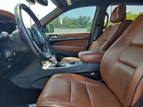 Used 2020 Jeep Grand Cherokee Overland AWD/4WD image 24