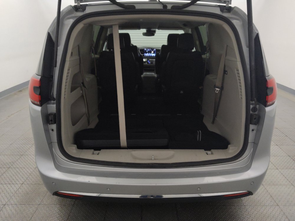 Used 2024 Chrysler Pacifica Touring-L FWD image 29