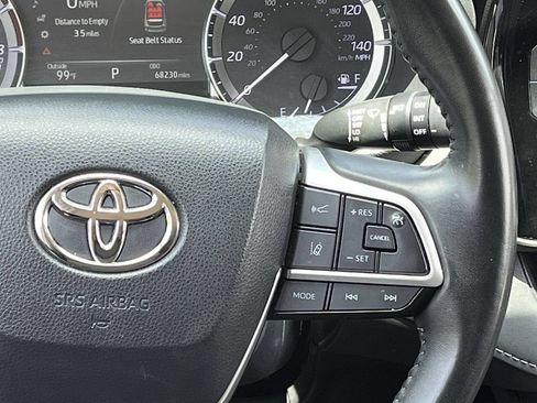 Used 2023 Toyota Highlander LE AWD/4WD image 14