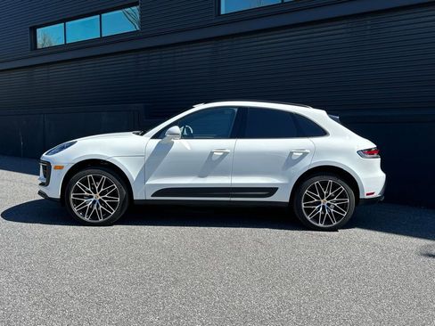 Certified 2026 Porsche Macan image 7