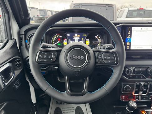 Used 2025 Jeep Wrangler Unlimited Rubicon 4xe w/ Convenience Group image 15