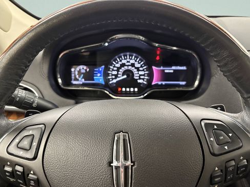 Used 2013 Lincoln MKT AWD image 34