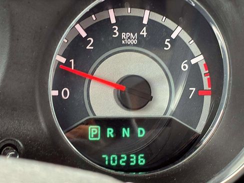 Used 2013 Chrysler 200 Limited FWD image 21