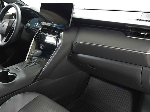 Used 2024 Toyota Venza Limited image 11