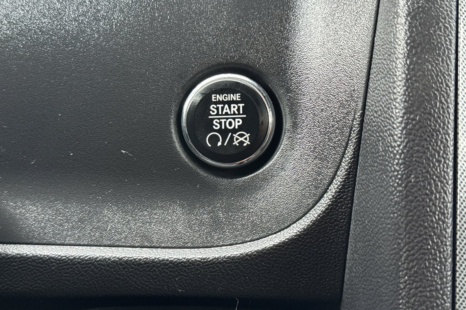 Used 2011 Dodge Challenger RWD image 32