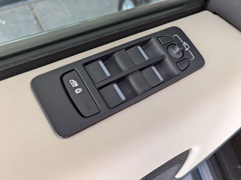 Used 2023 Land Rover Discovery Sport S image 12