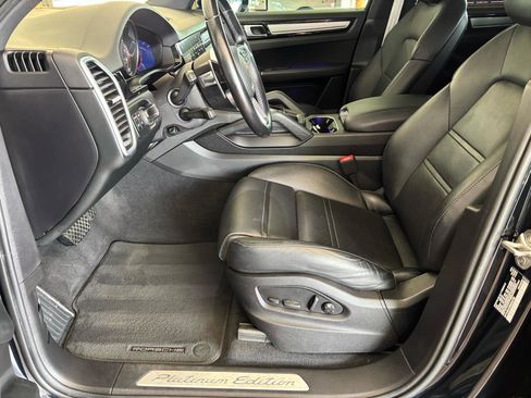 Used 2022 Porsche Cayenne Platinum Edition AWD/4WD image 15