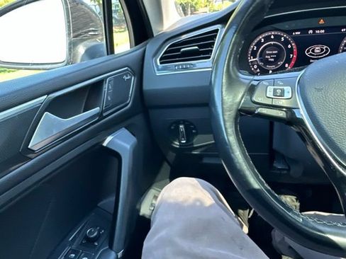 Used 2018 Volkswagen Tiguan SEL Premium AWD/4WD image 43