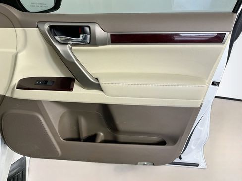 Used 2019 Lexus GX 460 Premium w/ Premium Package AWD/4WD image 38