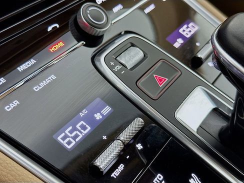 Used 2018 Porsche Panamera 4 image 18