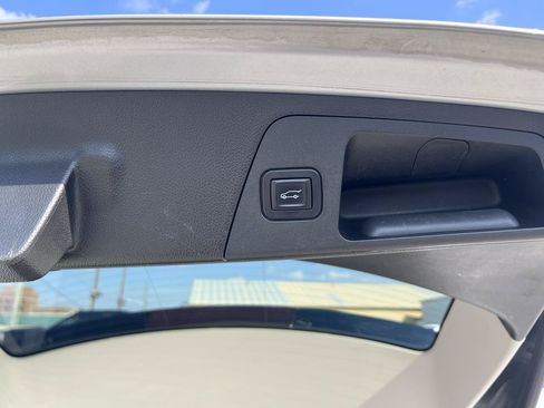 Used 2019 Buick Envision Essence FWD image 13