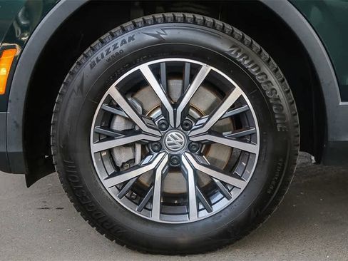 Used 2019 Volkswagen Tiguan SE w/ Panoramic Sunroof Package image 11