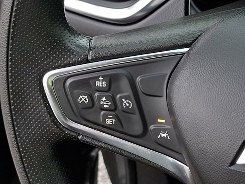 Used 2021 Chevrolet Equinox LS image 20