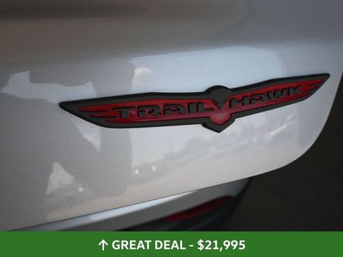 Used 2025 Jeep Compass Trailhawk AWD/4WD image 21