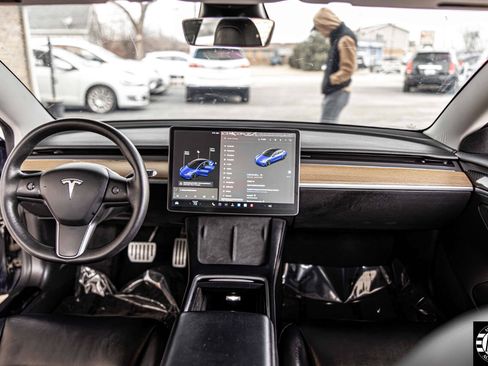 Used 2021 Tesla Model 3 Performance image 32