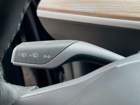 Used 2025 Tesla Model Y Long Range RWD image 10