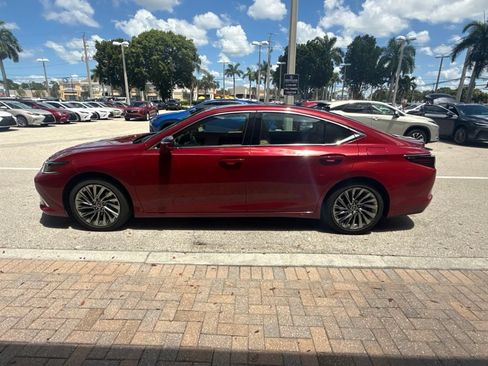 Used 2025 Lexus ES 350 w/ Technology Package FWD image 7