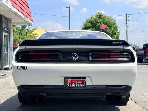 Used 2016 Dodge Challenger SRT Hellcat RWD image 4