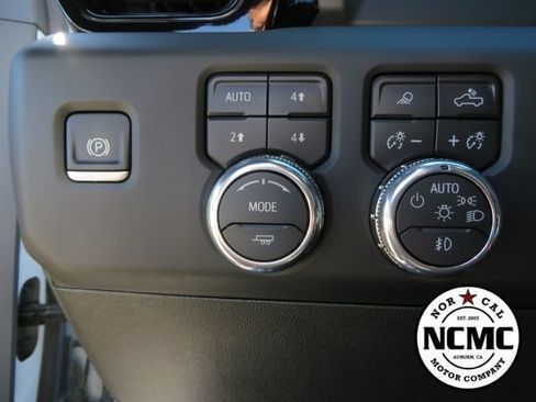 Used 2025 GMC Sierra 2500 AT4 AWD/4WD image 42
