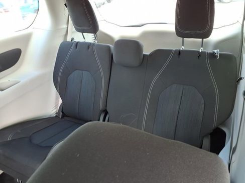 Used 2022 Chrysler Voyager LX FWD image 18