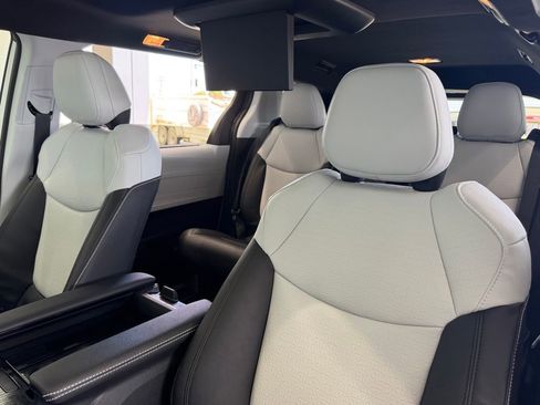 New 2026 Toyota Sienna XSE FWD image 19