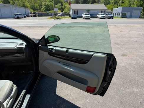 Used 2004 Chrysler Sebring Limited w/ Driver Convenience Group FWD image 16
