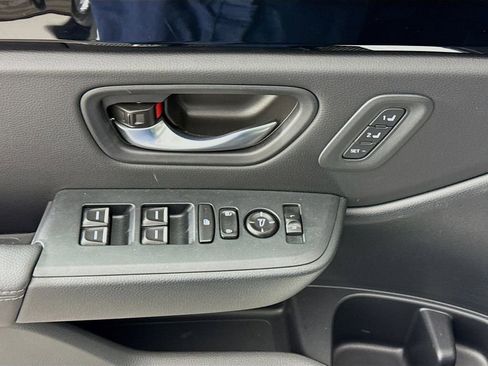 Used 2025 Honda Pilot EX-L image 17