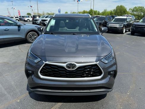 Used 2023 Toyota Highlander XLE image 23