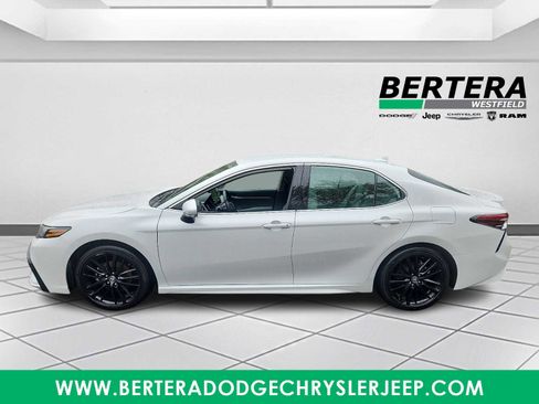 Used 2023 Toyota Camry XSE FWD image 7