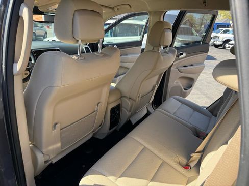 Used 2020 Jeep Grand Cherokee Laredo w/ 18" Wheel & 8.4" Radio Group AWD/4WD image 29