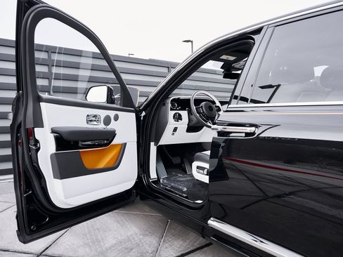 Used 2026 Rolls-Royce Cullinan AWD/4WD image 35