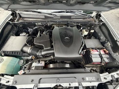 Used 2019 Toyota Tacoma SR5 image 31