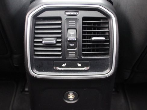 Certified 2017 Porsche Macan GTS image 38