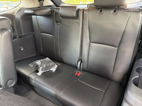 Certified 2025 Toyota Highlander XLE FWD image 32