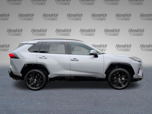Used 2022 Toyota RAV4 SE AWD/4WD image 6